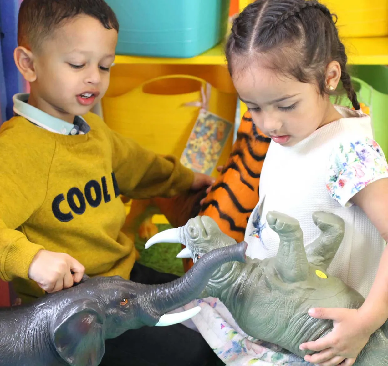 pc_jumbo_safari_animal_to_0.webp 4pc Jumbo Safari Animal Toys for Big Imaginations