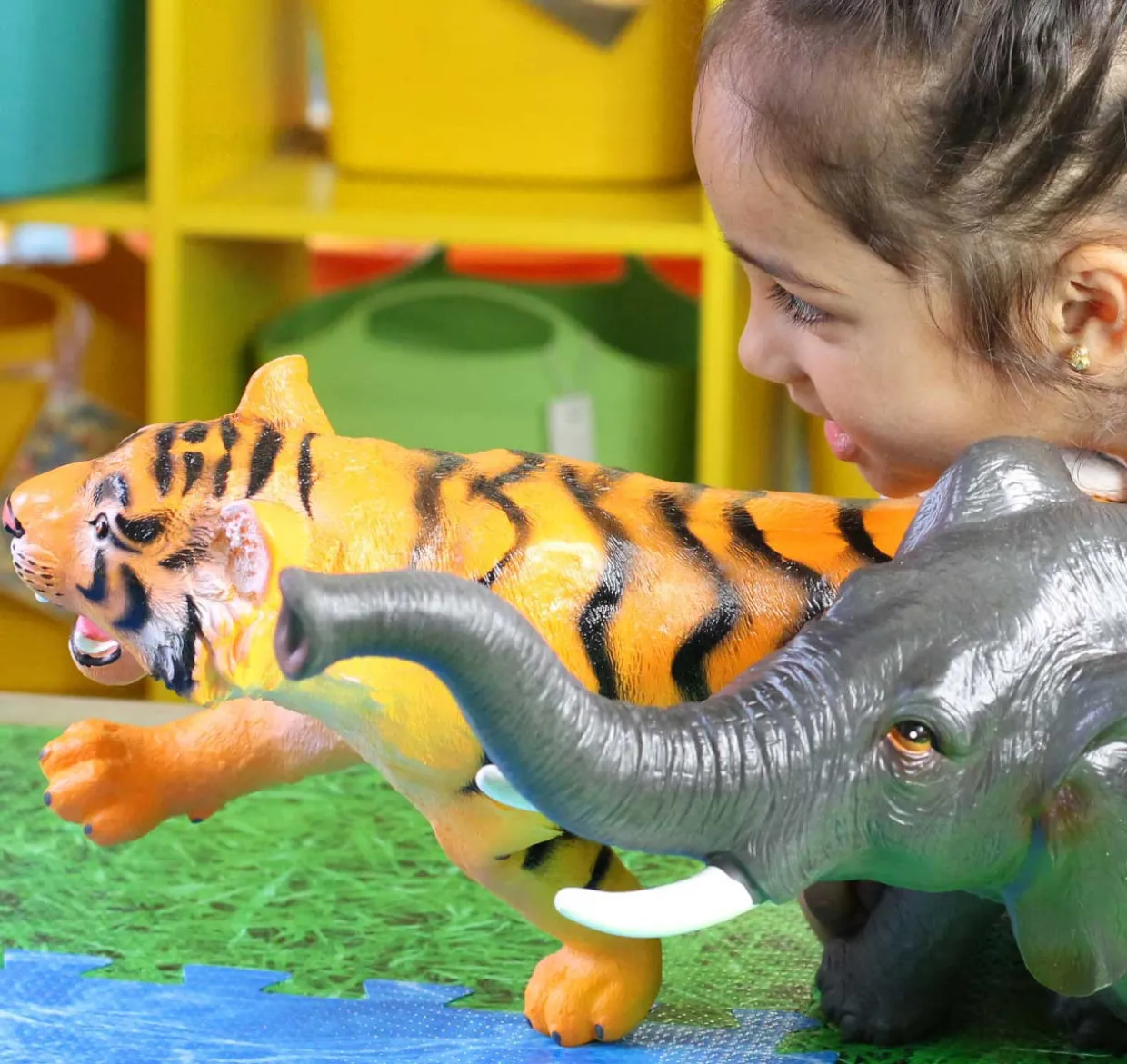 pc_jumbo_safari_animal_to_3.webp 4pc Jumbo Safari Animal Toys for Big Imaginations