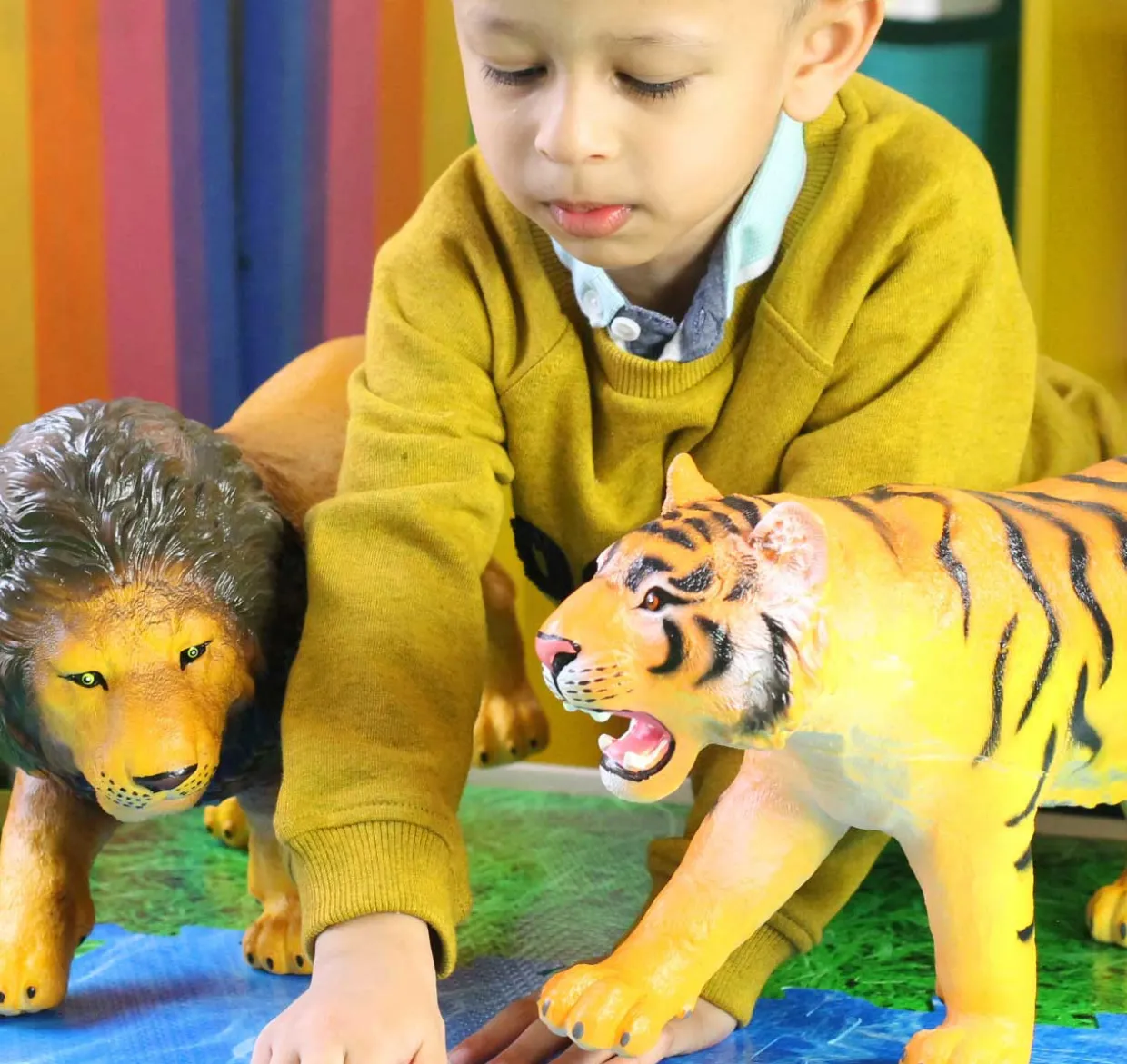 pc_jumbo_safari_animal_to_5.webp 4pc Jumbo Safari Animal Toys for Big Imaginations